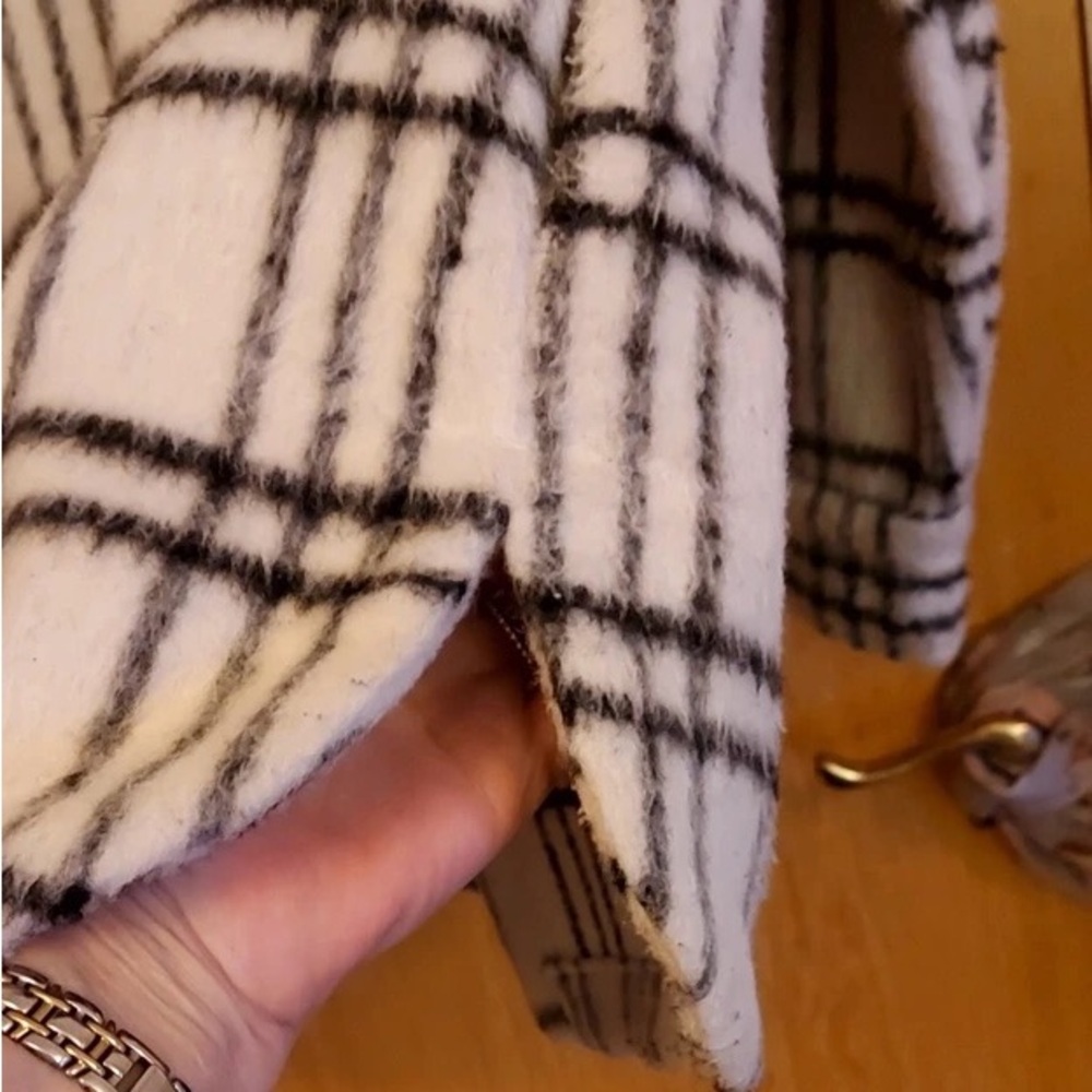 Plaid Button-Up Jacket - Picture 3 of 4